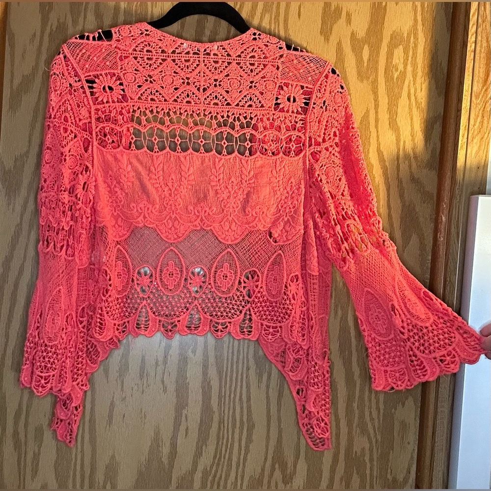 Coral pink crochet lace shell open-front sweater. Flared sleeves. Cotton.